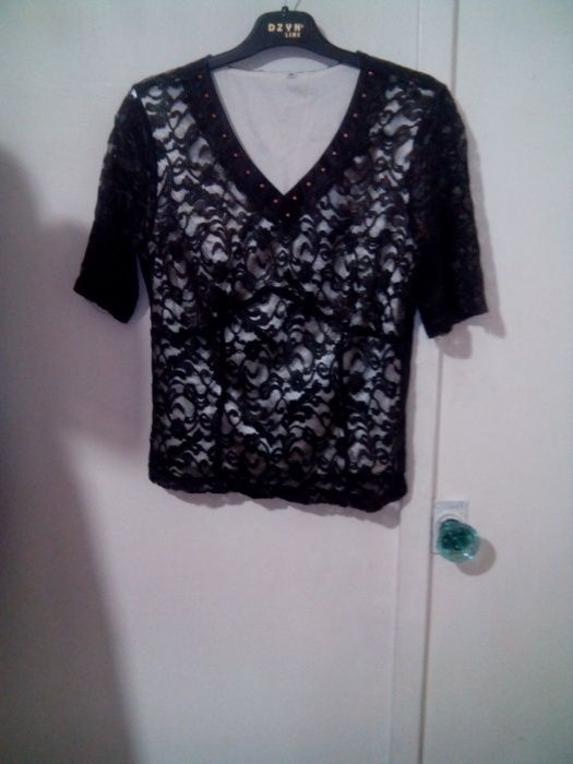 костюм юбка черная под кожу с гипюром и кофта