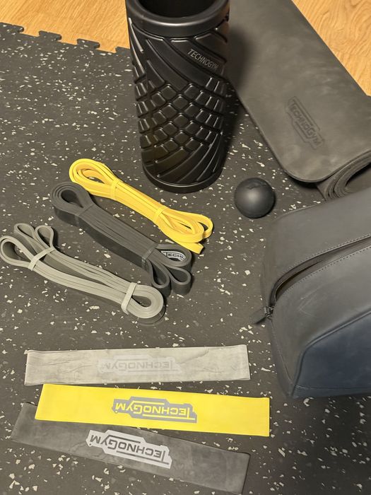 Technogym Case + Premium Fitness Accessories | Почти нов