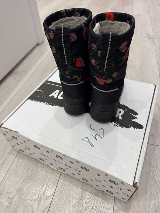 Зимние сапоги на девочку 33 размер.