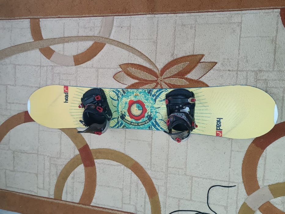 Vând placă de snowboard Head