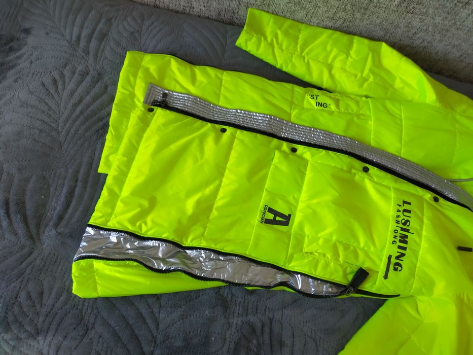 Продам куртку весна на девочку