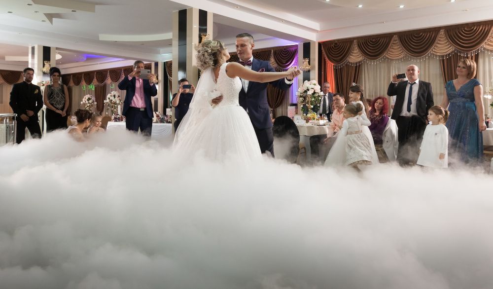 Atenție!Fum greu,vulcani,masina cu baloane cu fum alb si alte servicii