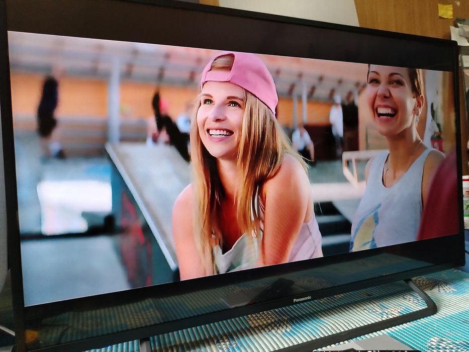 Продам жк телевизор