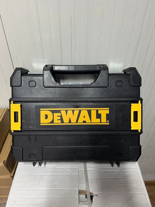 Nivela Laser DeWalt 2 Acumulatori 12V și 2Ah  unghi 360° linii verzi