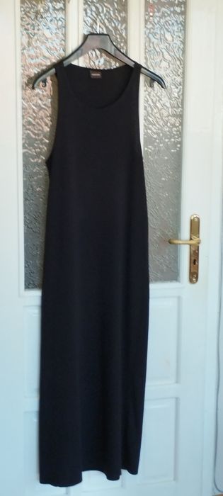 Нова, секси черна рокля.