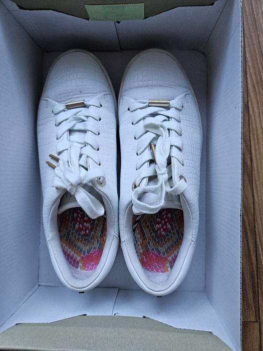 Бели кецове Ted baker 36 номер