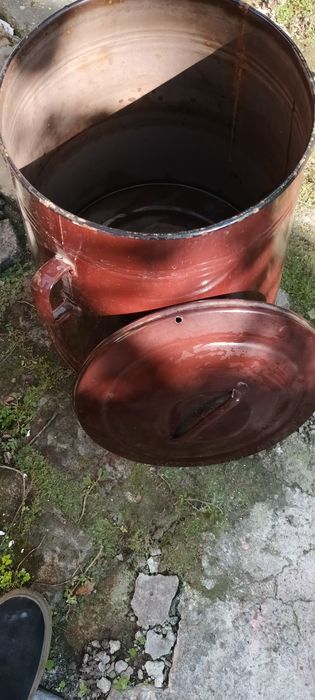 Ghitcan model vechi ca nou cu capac .