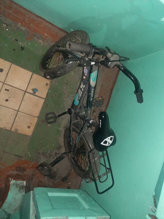 Рабочий на ходу  пару раз катался