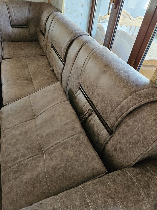 Ugalok divan sotiladi