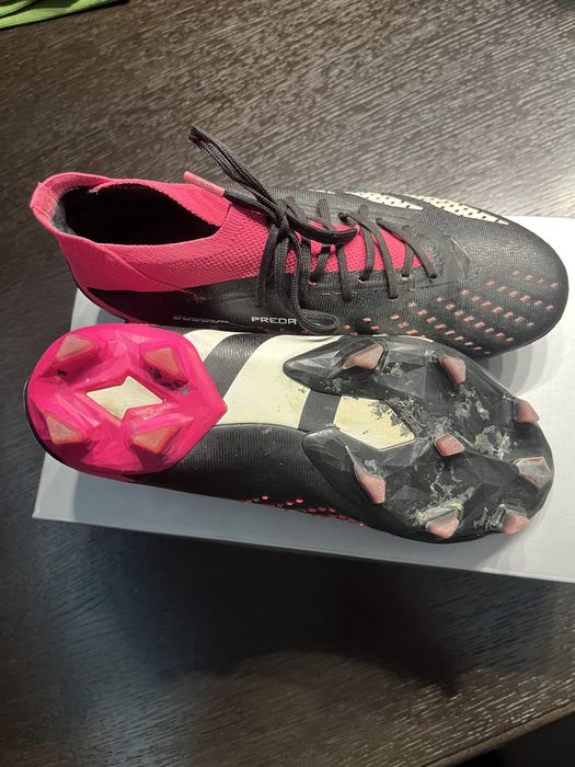 Vand ghete de fotbal Adidas Predator