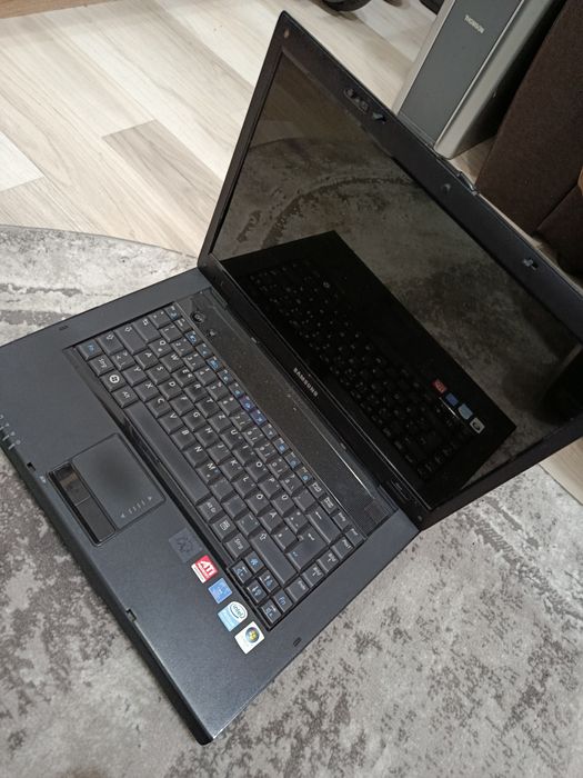 Laptop Samsung NP-R60S – pentru piese / nefuncțional