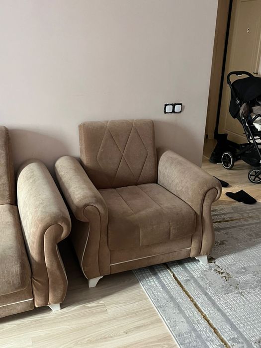 Диван с двумя креслами