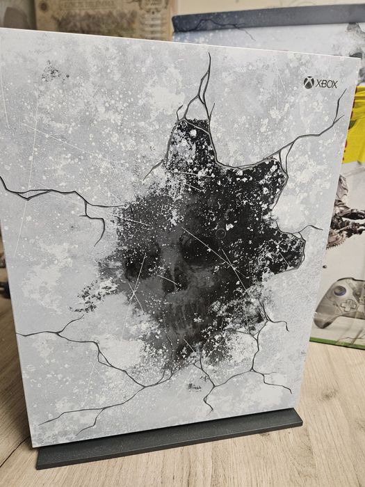 Vand Xbox One X cu SSHD 1TB Gears 5 Collectors Edition