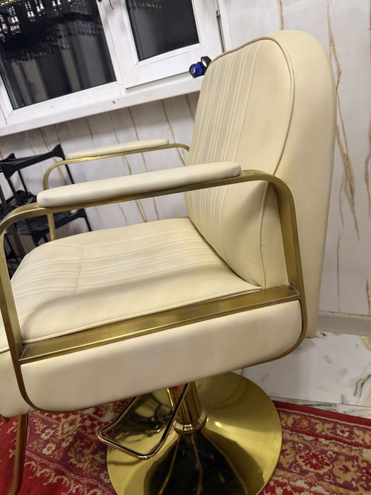 Парикмахерское кресло