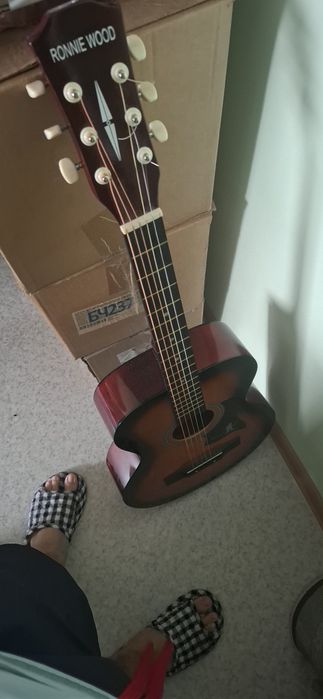 Гитара акустическая