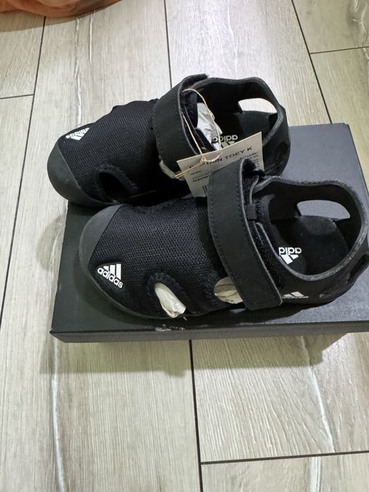 Нови оригинални детски сандали Adidas