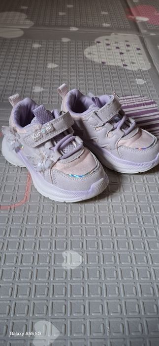 Продам кросовки на девочку