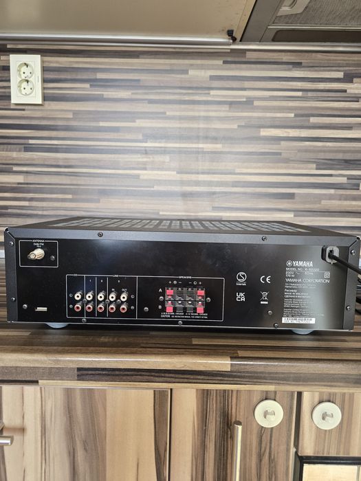 Продавам ресивър Yamaha R-S202D