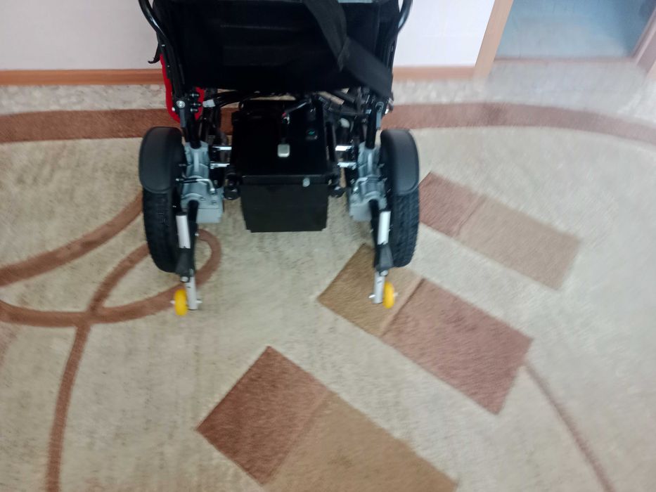 Электрическая инвалидная коляска