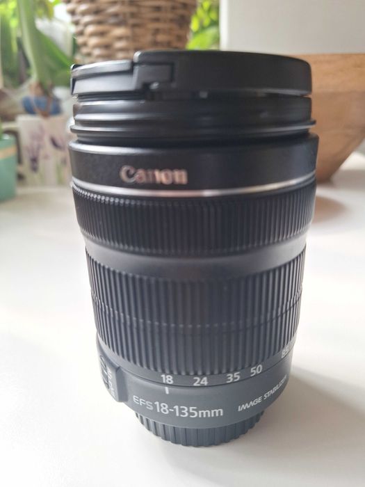 Обектив Canon EF-S 18-135mm