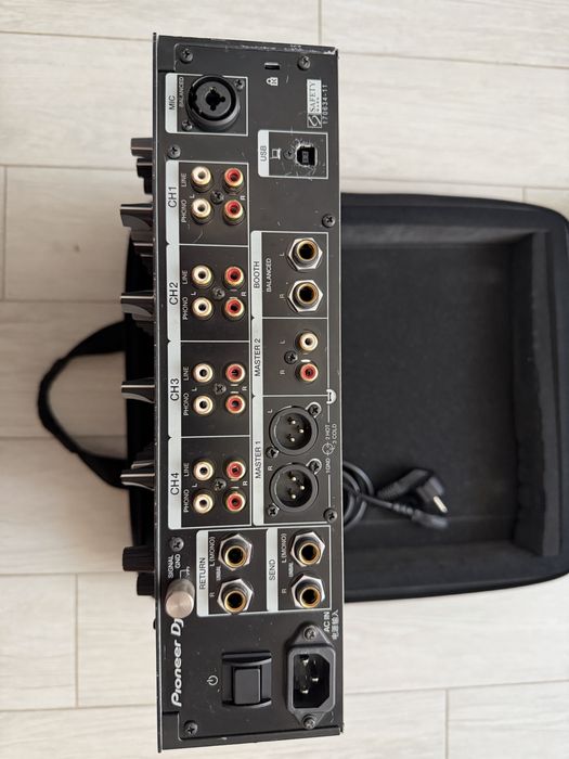 Vand mixer DJ Pioneer DJM 750 mk2 + case