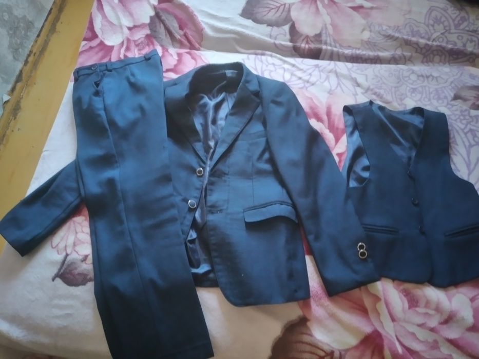 Продам школьный кастюм