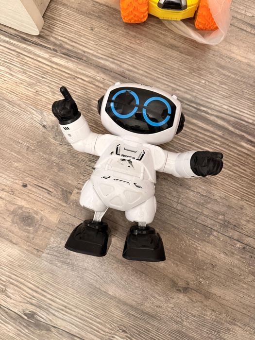 Продам интерактивного робота