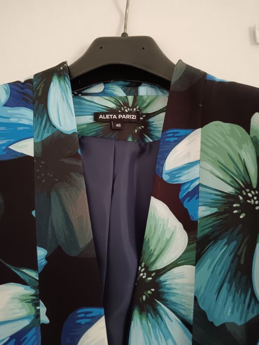 Рокля със сако.Може и поотделно.