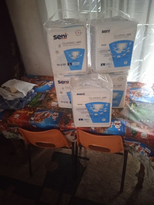 Vând pamperși marimea L pentru adulți 5 pachete