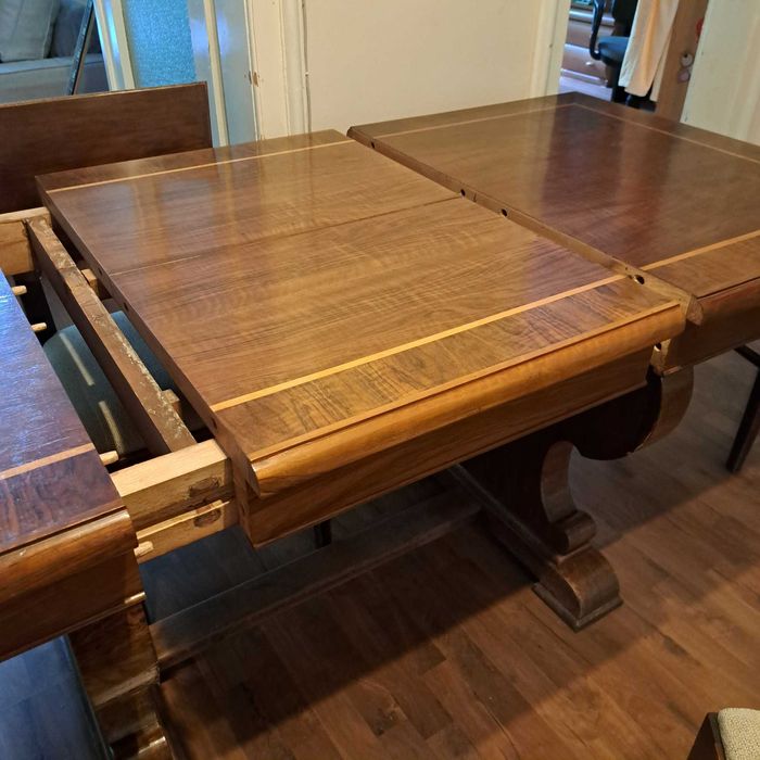 Разтегателна маса от масивно дърво и фурнир