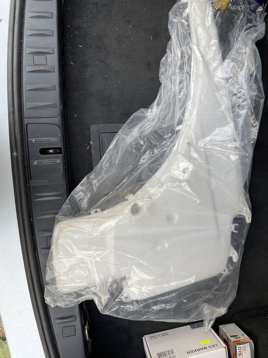 Казанче за течност за чистачки за бмв е91