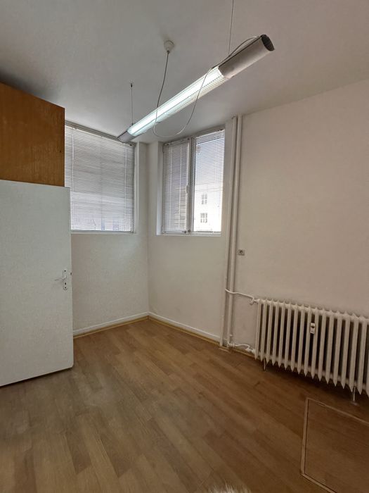 Дава се под наем Офис в София, Център - 36 кв.м за 550 € - Снимка #2