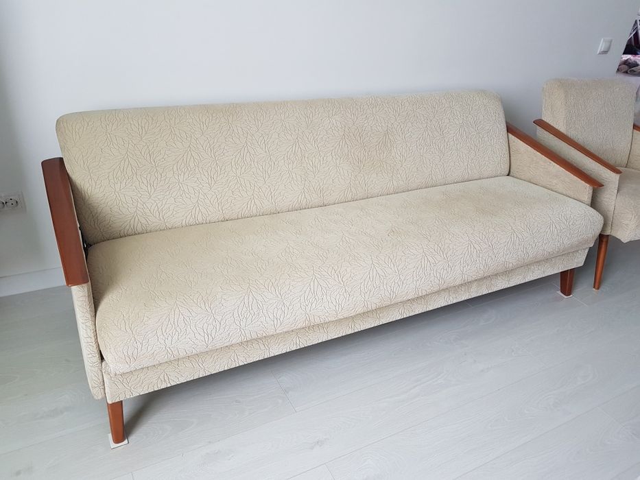 Продам диван и два кресла.