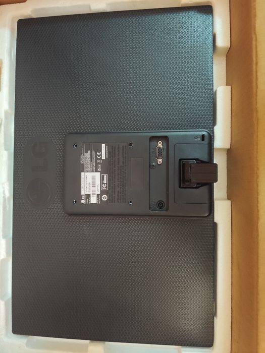 Монитор 20 дюймов