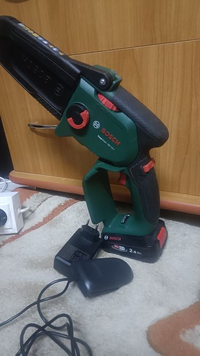 Mini fierastrau bosch