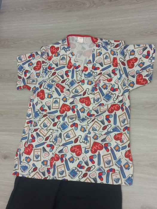 Продаеться медицинская форма.