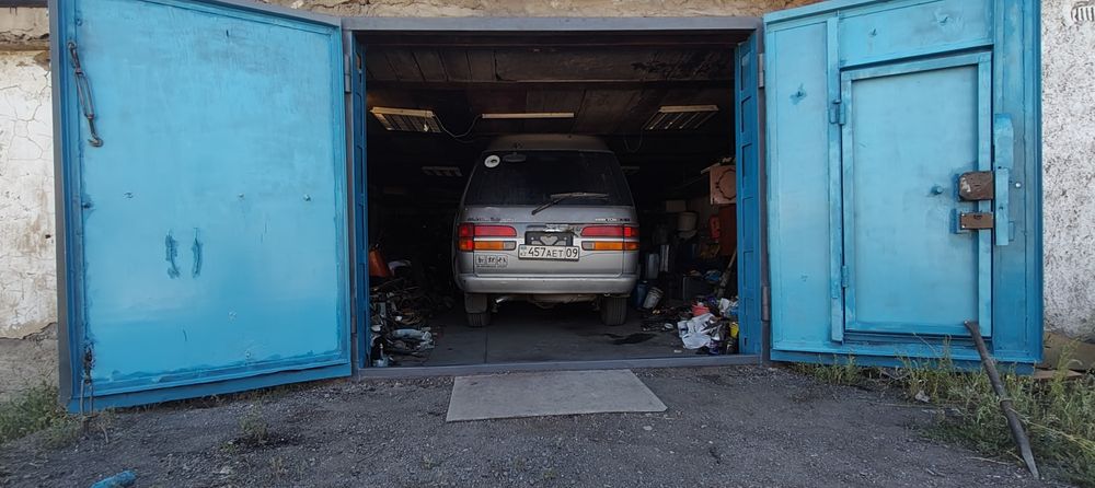 Продам гараж на две машины..