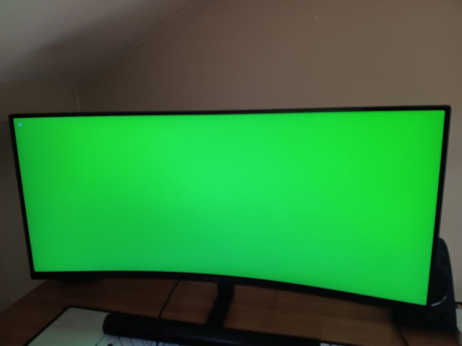 Monitor curbat 165Hz