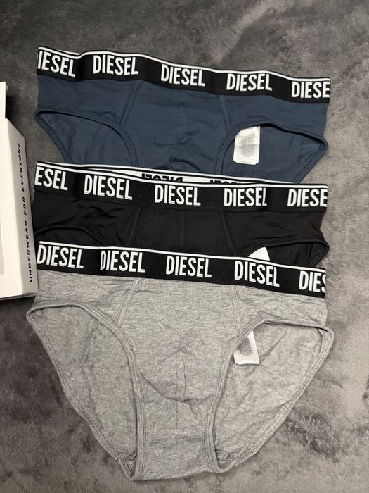 Diesel set 3 chiloti negru-bleumarin-grin marimea M noi originali