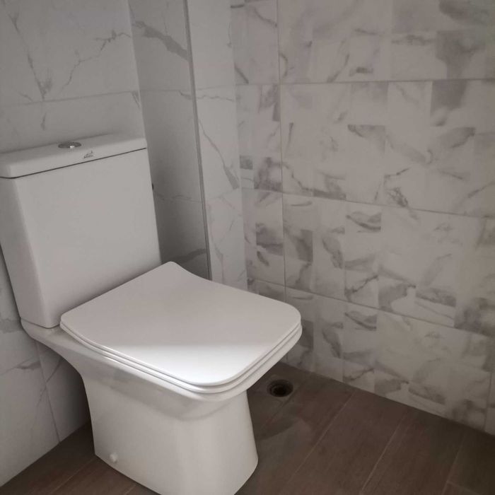 Продава се Тристаен апартамент в Варна, Зимно кино Тракия - 82 кв.м за 1927 €/кв.м - Снимка #2