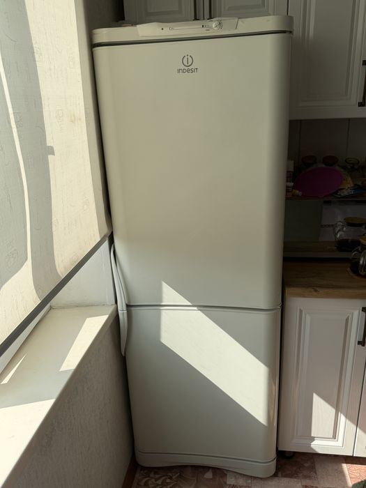 Холодильник Indesit