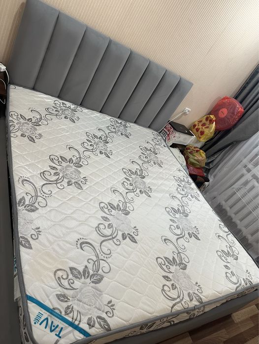 Продам кровать с матрасом