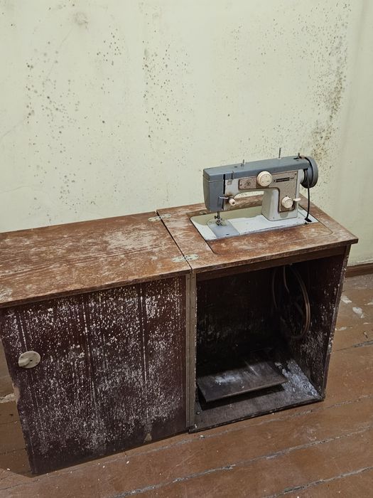 Продам швейную машинку