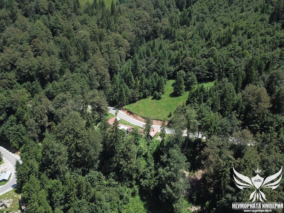 Продавам 3 сгради с парцел 1100кв. с.Здравец общ.Лъки