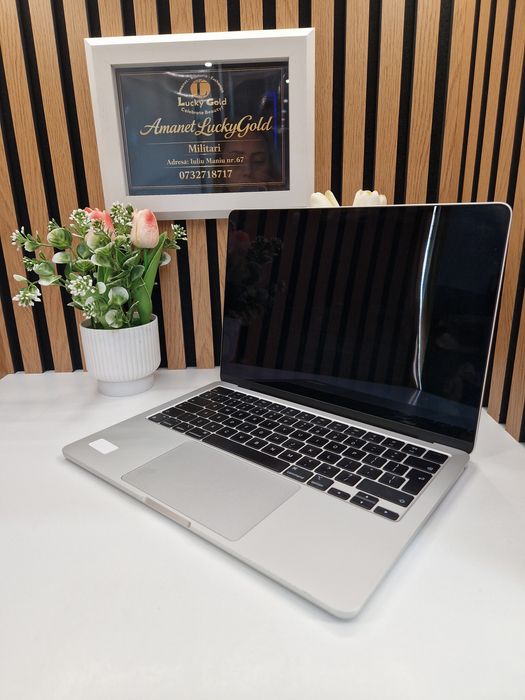Macbook Air 2024 M3 256GB SSD 8GB Ram 98% Baterie 77 cicluri încărcare Garanție!#63412