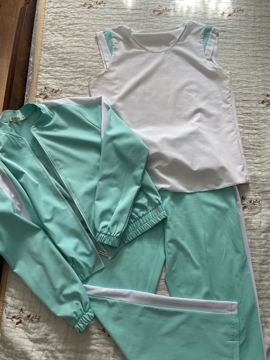 Продам худи  44 рр