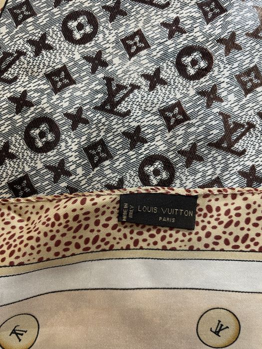 Louis Vuitton копринен шал