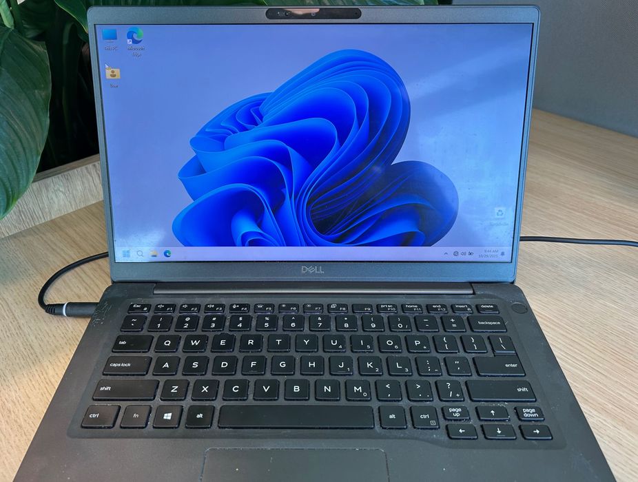Vand Laptop Dell Latitude 7400 (Intel i5, 16GB RAM) functional
