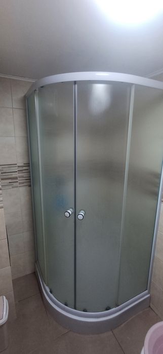 Cabina 90x90 în stare bună