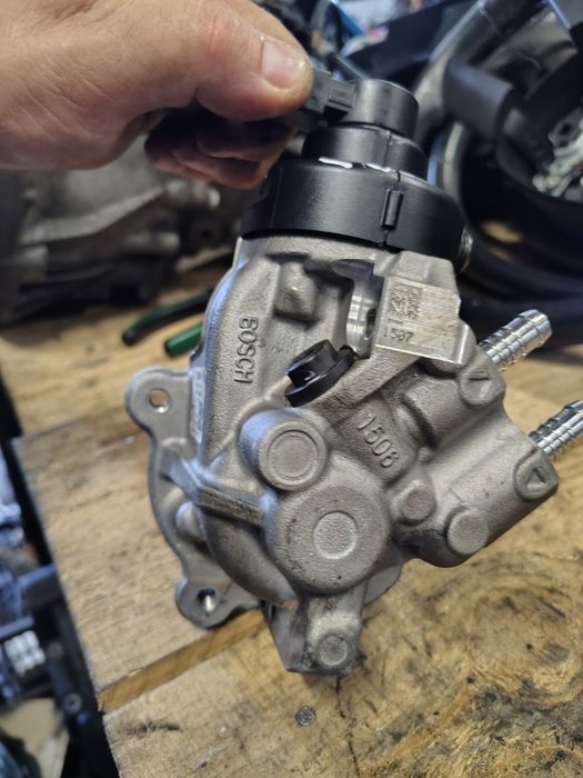 Pompa inalte pompa injectie audi a4 b9 audi a6 c8 audi a5 audi q5 2.0tdi euro6 dez cod pompa 0445010790 perfect functionala